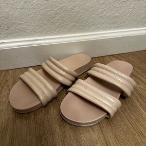 Women’s sandals